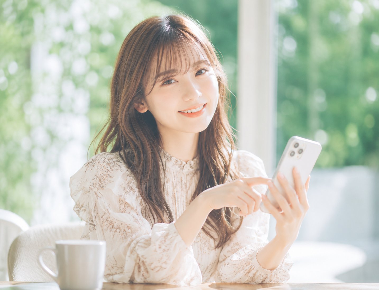 お相手探しをする女性